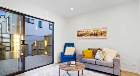 3.5 bedrooms with 2.5 bathrooms - Photo 4