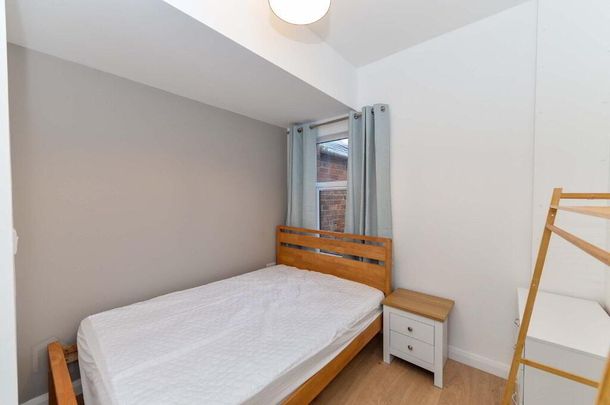 202 Ravenhill Road, Belfast, BT6 8EF - Photo 1