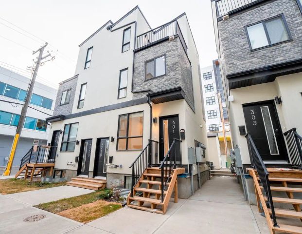 2 Bedroom Plus Den and 2.5 Washroom for rent — 3 Bedrooms Fourplex - Photo 1