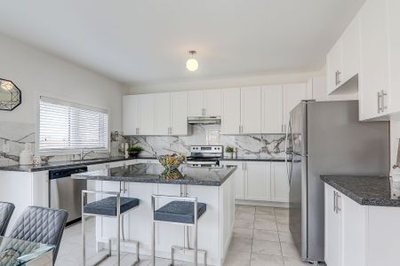 For Lease - 1008 Barton Way, Innisfil, Ontario - Photo 2