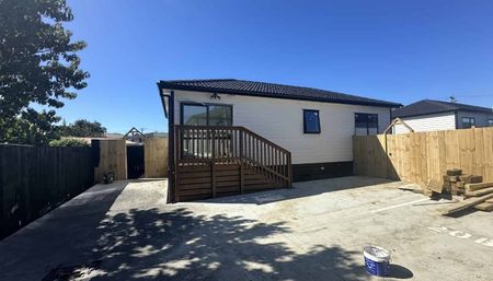 Family home Otara - Photo 2