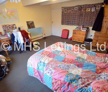 6 Bedroom Mid Terraced House for rent in Manor Drive - Photo 2