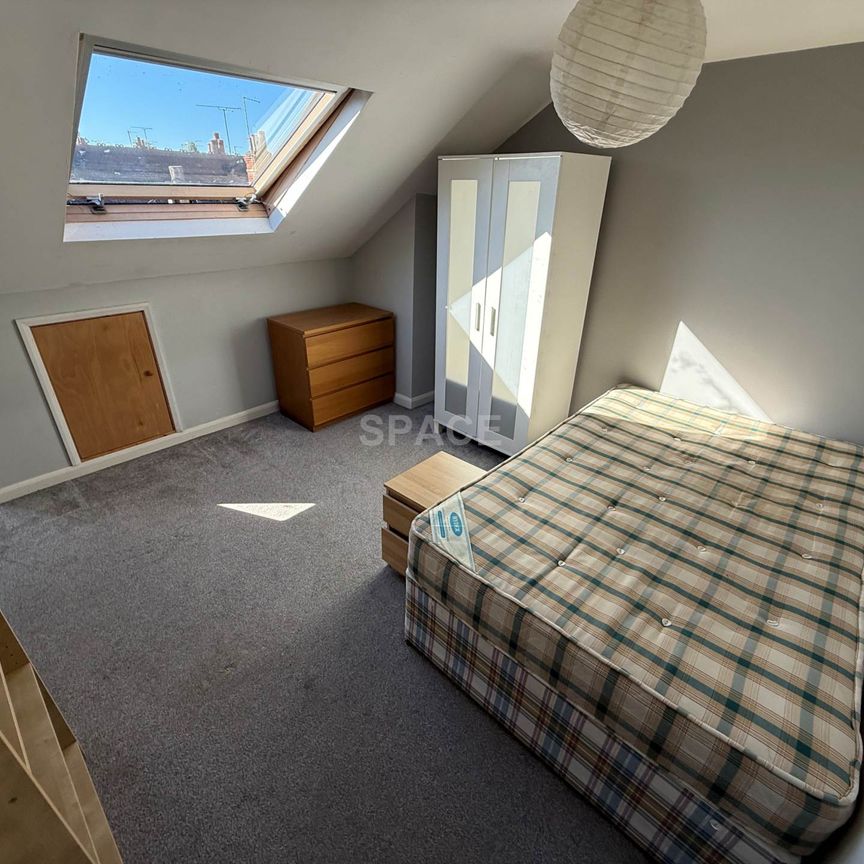 Grange Avenue, Univerity - Photo 1