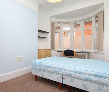 4 bedroom terraced house to rent - Photo 2