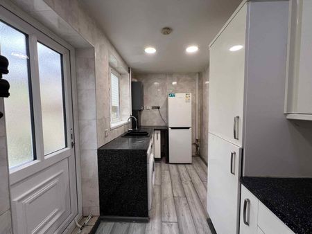 Room in a Shared House, Langbrook Road, SE3 - Photo 5