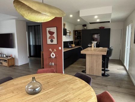 Location Maison 5 pièces 143 m2 à Morancez - Photo 4