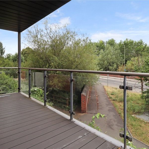 Sycamore Avenue, Woking, Surrey, GU22 - Photo 1