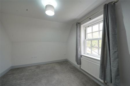 4 bedroom detached house to rent - Photo 4