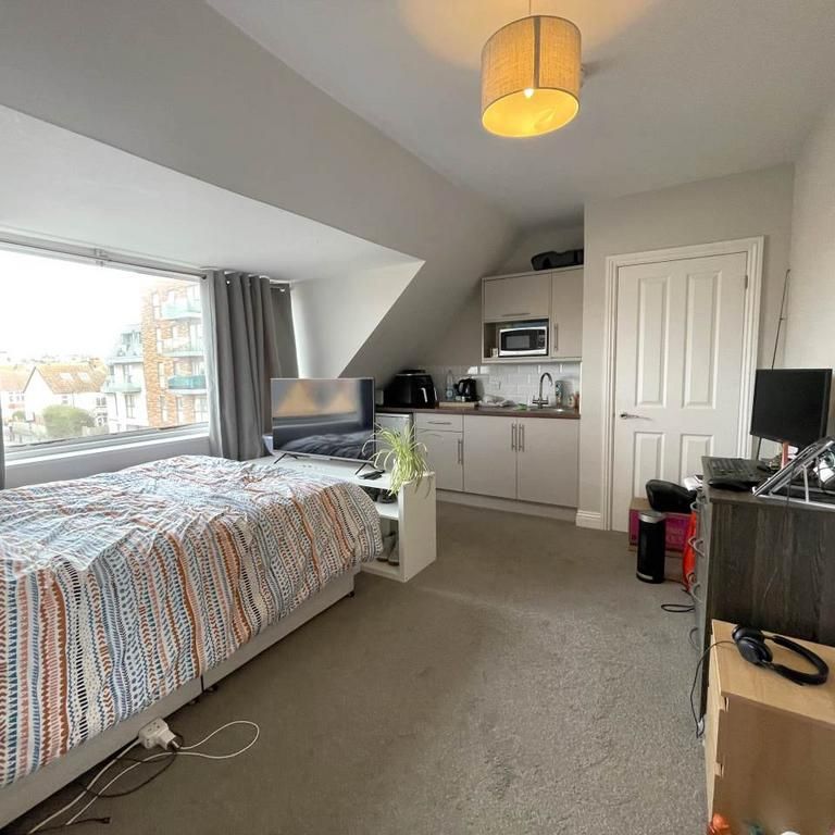 Studio to rent - Photo 1