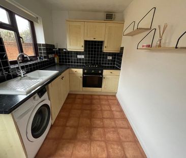 2 bedroom semi-detached house to rent - Photo 5