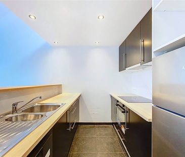 Renovated penthouse with 20m2 terrace - Photo 6