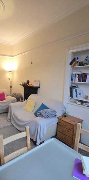 1 bedroom in a flat share to rent - Photo 1