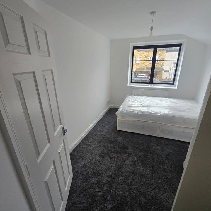 Room in a Shared Flat, Roehampton Lane, SW15 - Photo 1