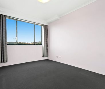 Perfectly Located 1 Bedroom Unit - Photo 2