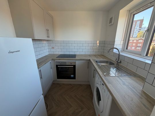 Studio Flat, Armoury Road, SE8 - Photo 1