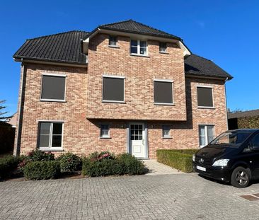 Ruim gelijkvloers appartement met 2 slaapkamers en garage - Foto 1