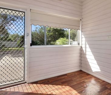 Neat & Comfortable Home in a Quiet Leafy Cul‑de‑Sac - Photo 3