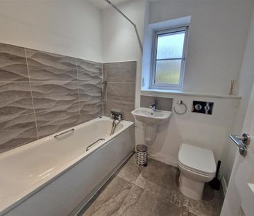 3 bedroom semi-detached house to rent - Photo 5