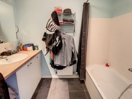 Goed gelegen appartement met 2 slaapkamers, terras en autostaanplaats te Tongeren - Photo 5