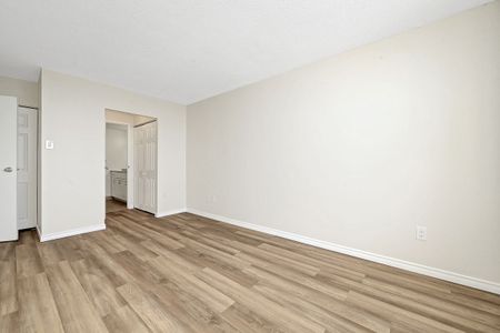 For Lease - 2759 Carousel Crescent Unit# 1605, Blossom Park - Airport and Area, Ontario - Photo 3