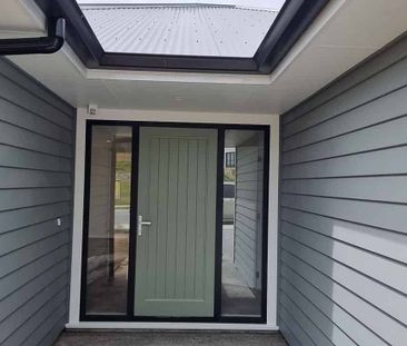 Single level 4-bedroom 2-bathroom house - Photo 5