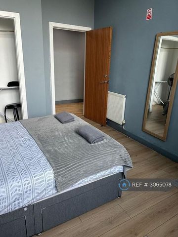 3 bedroom flat to rent - Photo 5