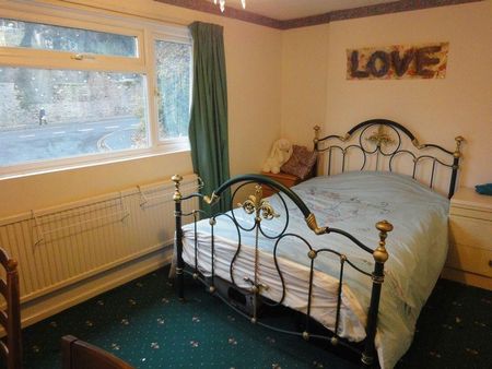 5 bedroom semi-detached house to rent - Photo 4