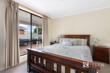 Neat and Tidy Two Bedroom Unit - Photo 3