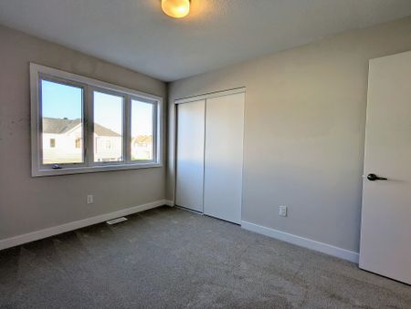 For Lease - 25 Chasing Grove, Stittsville - Munster - Richmond, Ontario - Photo 4