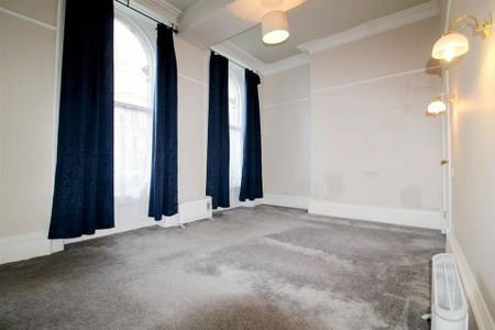 32 Prince Of Wales Terrace, YO11 2AN, Scarborough - Photo 2