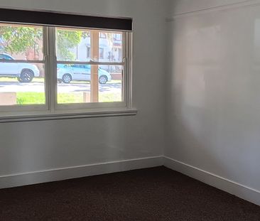 Renovated 3 Bedroom brick Home Plus 2 x Bedroom Granny Flat - ( Dua... - Photo 5