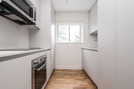 39 Riverwood Parkway - Photo 2