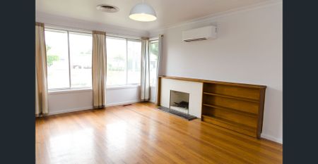 3 Bedroom Home in perfect location. - Photo 2