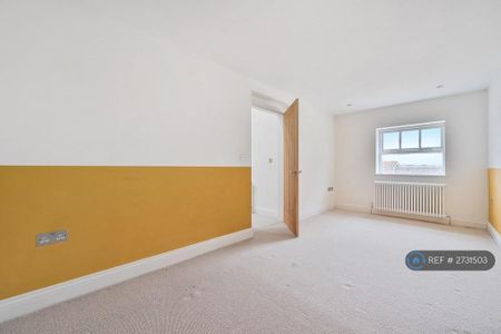 5 bedroom semi-detached house to rent - Photo 2