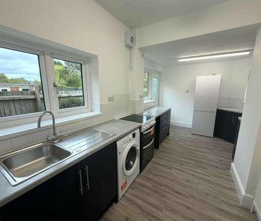 3 bedroom semi-detached house to rent - Photo 4