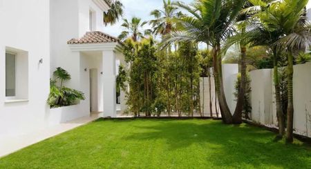 5 bedroom luxury Villa for rent in San Pedro de Alcántara, Andalusia - Photo 3