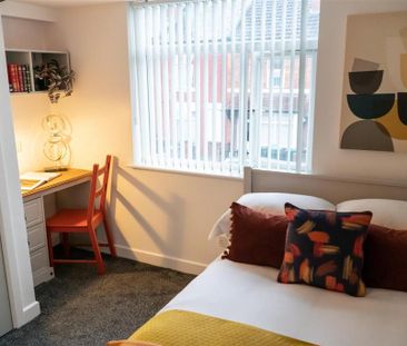 1 bedroom in a house share to rent - Photo 3