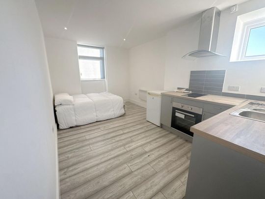 1 Bed Flat, Dunstable Road, LU4 - Photo 1