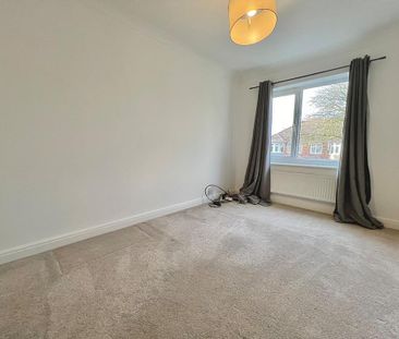 4 bedroom semi-detached house to rent - Photo 6