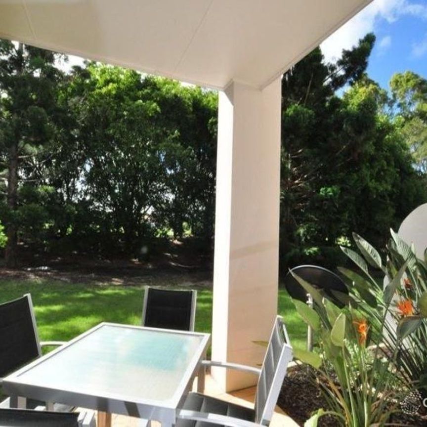 Luxurious Golf Frontage Villa with Stunning Views - Photo 1