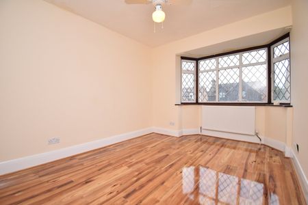 Detached House to rent - Mount Road, Rochester, ME1 - Photo 5