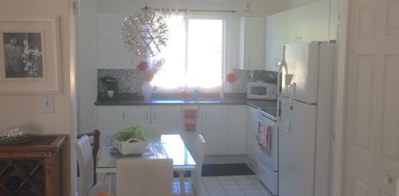 ST-PIE X, LIMOILOU, TRÈS BEAU 4 ½, ENTRÉE INDÉPANDENTE, CHAUFFÉ, 2ièmeÉTAGE, TRANQUILLE, POUR MAI OU JUIN. - Photo 2