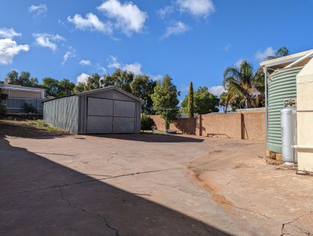 Central Location - Three Bedrooms with Brand New Carpet - Photo 3