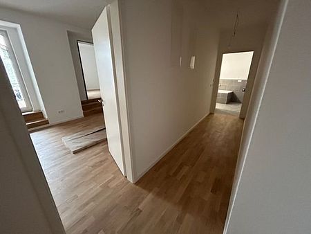 Erstbezug nach Sanierung - Attraktive 2- Zimmerwohnung mit EBK zu vermieten! - Foto 3