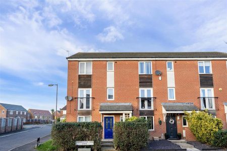 5 bedroom semi-detached house to rent - Photo 2