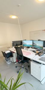 Helle Wohnung auf zwei Ebenen mit eigenem Keller und Außenstellplatz - Photo 4