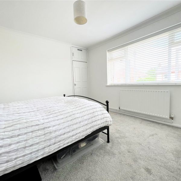 Chertsey Road, Byfleet - 2 bedrooms Property for lettings - Seymours - Photo 1