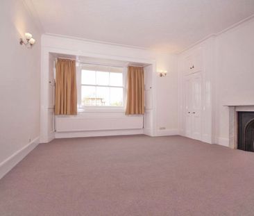 A 2 Bedroom Flat in Lansdown Terrace GL50 2JT - Photo 6