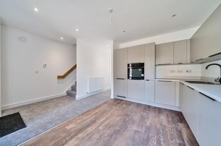3 bedroom semi-detached house to rent - Photo 4