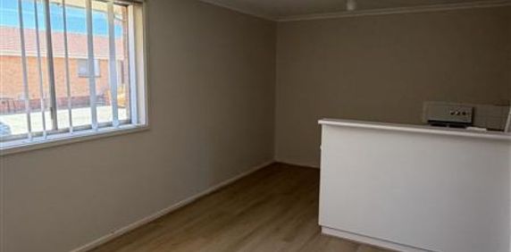 5/15 Adams Street, Queanbeyan - Photo 2